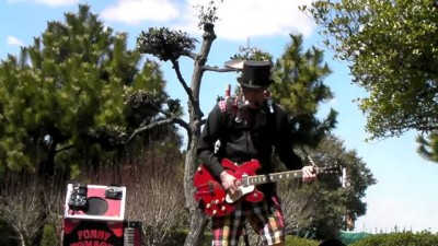 One-Man-Band Sings "No Woman No Cry"