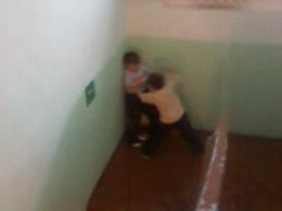 Малыши деруться