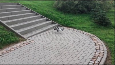 квадрокоптер на колесах