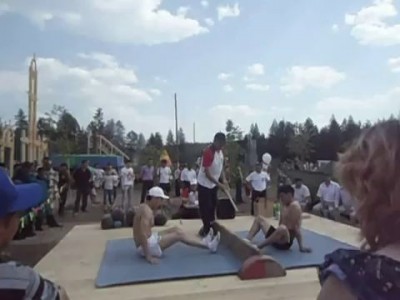 Ысыах 2012: перетягивание палки. Финальная борьба.