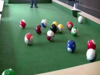 Что будет, если объединить бильярд и футбол?