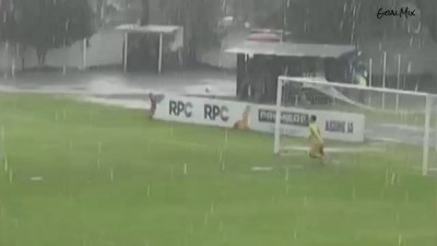 Goalkeeper goal from nearly 100m awesome ~ Operário-PR vs Nacional-PR 2-1 ~ 08-03-2015