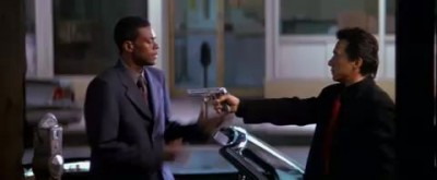 Джеки Чан и пистолет