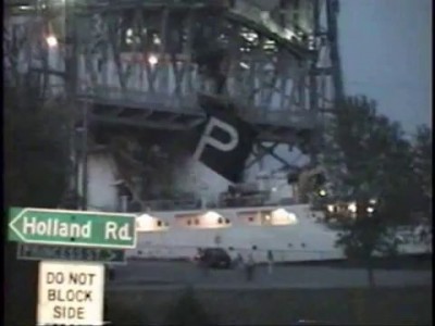 Судно против моста