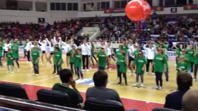 Безумный танец болельщиков Локо