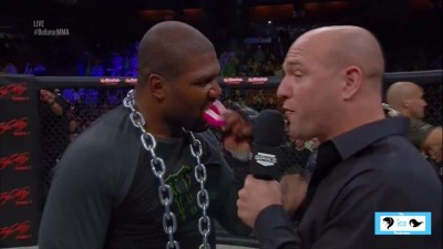 Кинг Мо и Рампэйдж Джексон потасовка после боя.