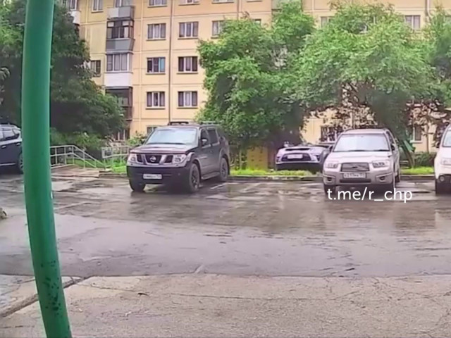 Машина, видать, такая. Или семья…