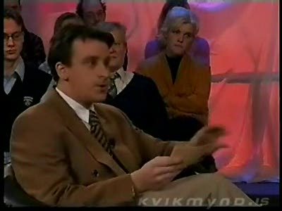 Ведущего плющит в прямом эфире !