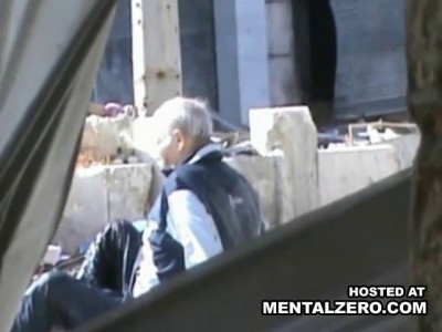 Сирийский снайпер заканчивает начатое