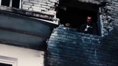 УкроЗольдатен ВС Украины в Дебальцево грабят мирных жителей!