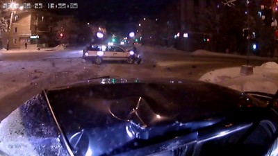 Решил проскочить на красный...