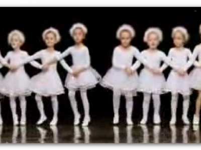 Маленькие лебеди - танцуют дети 4-5 лет.