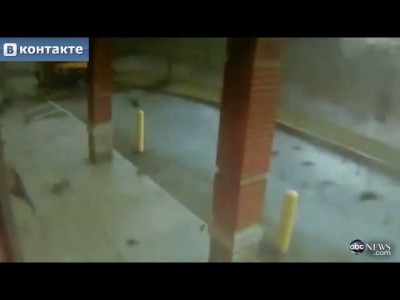 Торнадо развалил школу