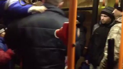 Контролера в автобусе оттягали за волосы