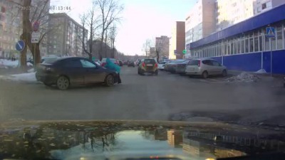 И куда этот идиот на Мазде смотрел?