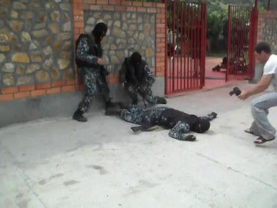 Так работает пьяный ОМОН