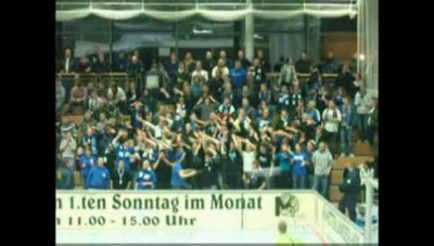 Мяч достался охраннику .