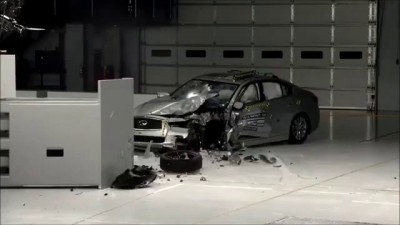 Crash test: Infiniti Q50 - BestCarTest