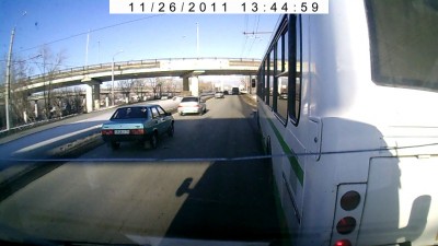 Проморгал и не успел затормозить