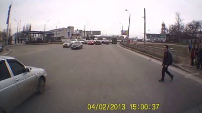 Придурок переходит дорогу