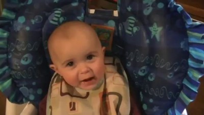 Эмоции 10 месячного ребенка, на песню его матери