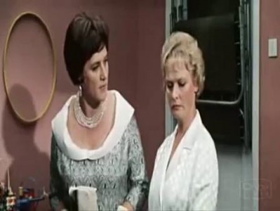 посещает синагогу