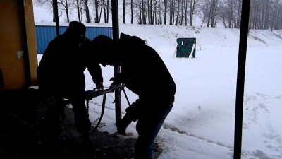 С пулемёта валит