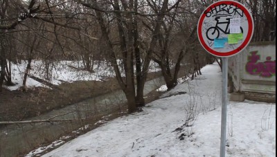 Пьяный водитель Мазды скатился по реку Сетунь