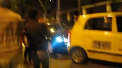 Жесткий способ убрать с дороги такси