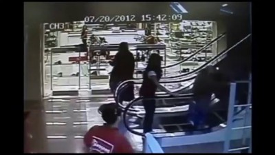 Бабушки на эскалаторе