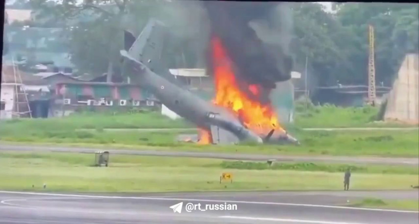 Самолет ВВС Индии Ан-32 потерпел крушение при посадке на авиабазе Джорхат на северо-востоке страны.