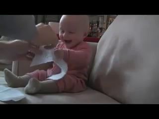 Ребенок и бумажка