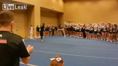 Невероятное выступление черлидеров