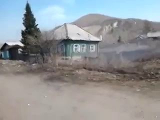 Жилой дом провалился под землю