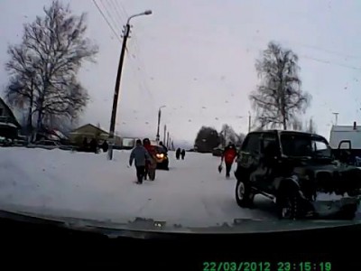 Задавил мать с ребенком на снегоходе