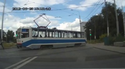 От меня не убежишь Tram vs dumbass