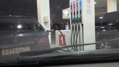 очередная королева бензоколонки