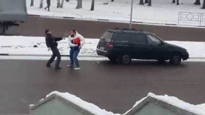 Кто сильнее тот первым и поедет