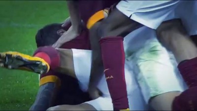 Strange celebration after Holebas goal