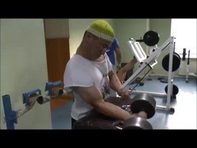 Занялся спортом и в борьбе с ДЦП Артур научился ходить.