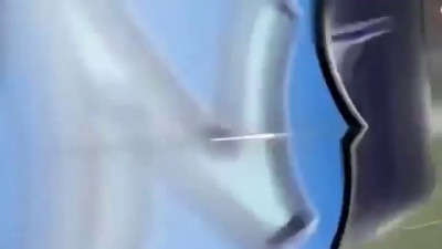 ВРАТАРЬ ОТБИВАЕТ ГОЛОВОЙ