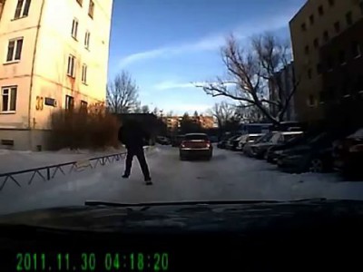 Зомби на дороге.avi