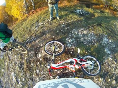 Спуск через горы на велосипеде