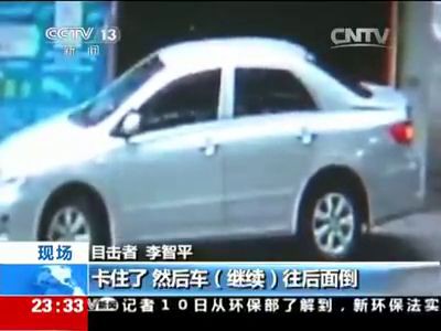 китаянка за рулем