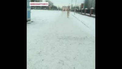 Нагая женщина с младенцем спряталась в храме от бесов