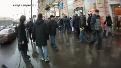 Драка митингующих с ОМОНом в Питере.