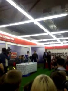 Автограф сессия халка и витселя в М видео