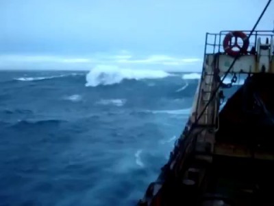 Шторм в открытом море!