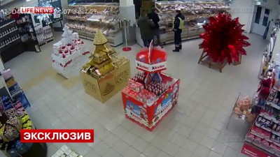 Полицейского избили в столичном супермаркете