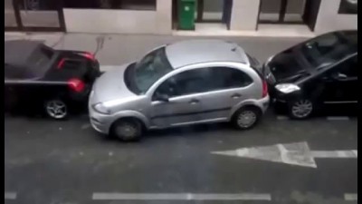 Парковка девушки